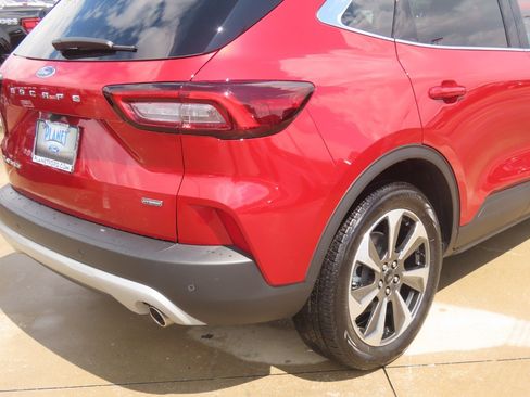 Used 2023 Ford Escape Platinum FWD image 12