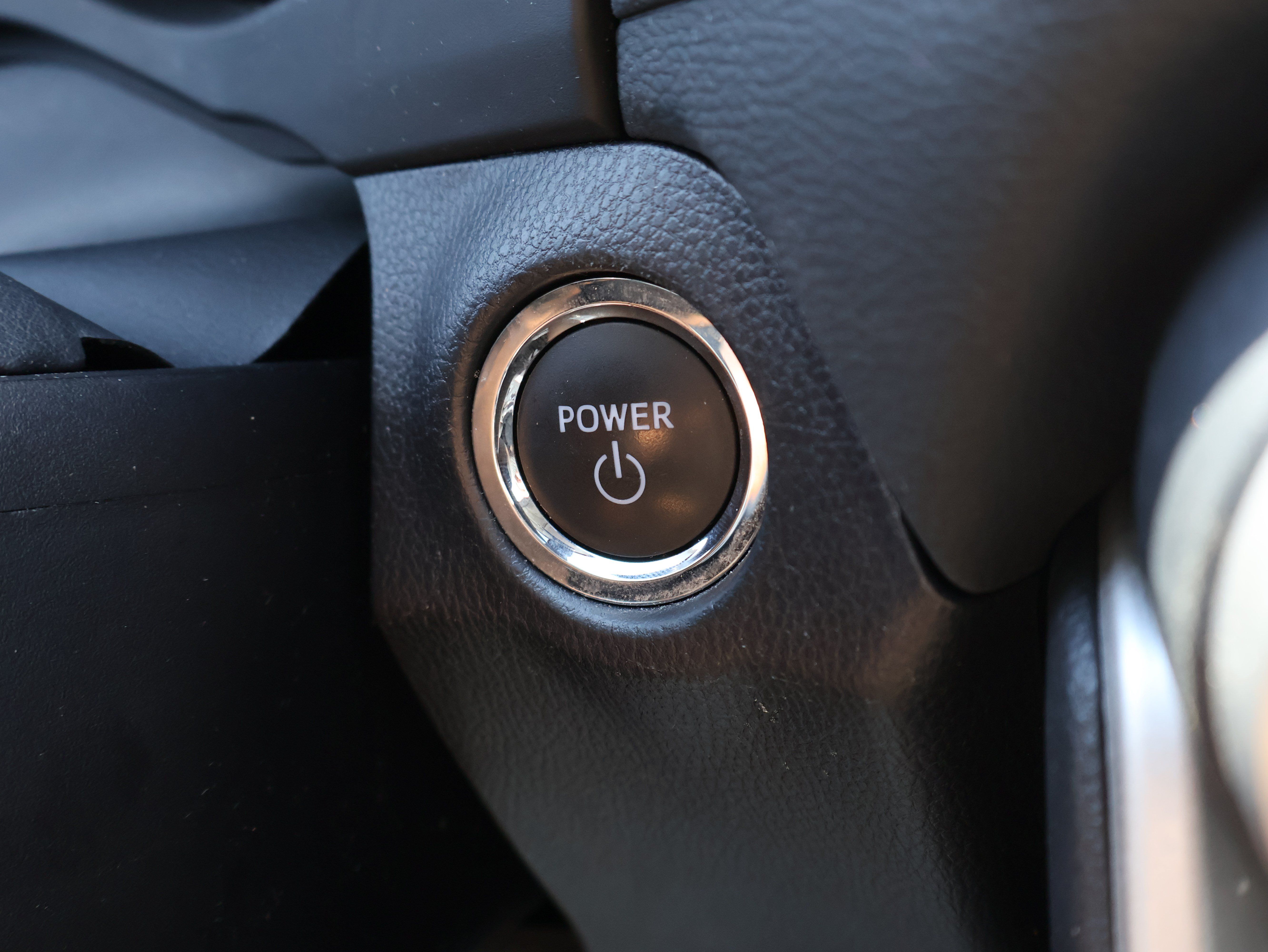 Used 2025 Toyota RAV4 XLE AWD/4WD image 38