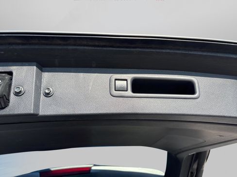 Used 2023 Toyota Highlander LE image 35