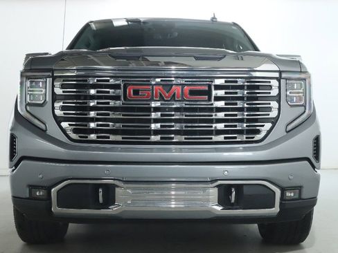 Used 2023 GMC Sierra 1500 Denali w/ Technology Package AWD/4WD image 5