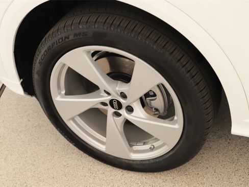 New 2025 Audi Q5 Premium Plus image 29