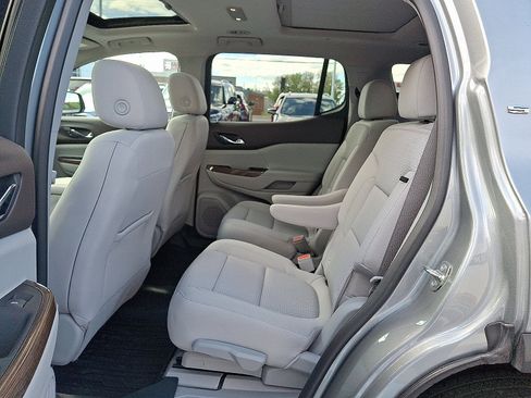 Used 2023 GMC Acadia SLE w/ Driver Convenience Package AWD/4WD image 10