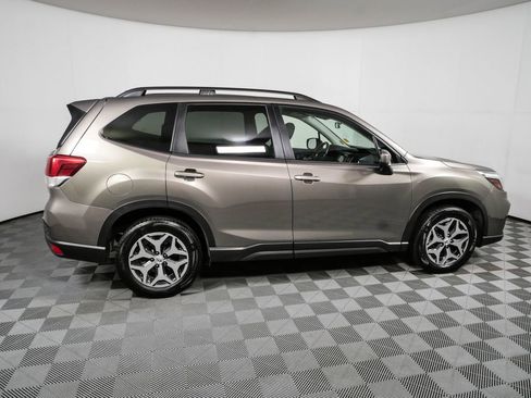 Used 2019 Subaru Forester Premium w/ All-Weather Package AWD/4WD image 2