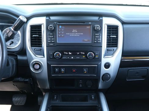 Used 2018 Nissan Titan SV w/ SV Convenience Package RWD image 20