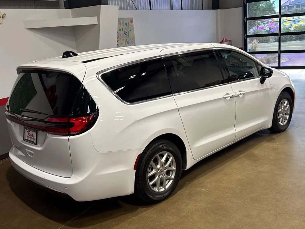 Used 2024 Chrysler Pacifica Touring-L FWD image 61