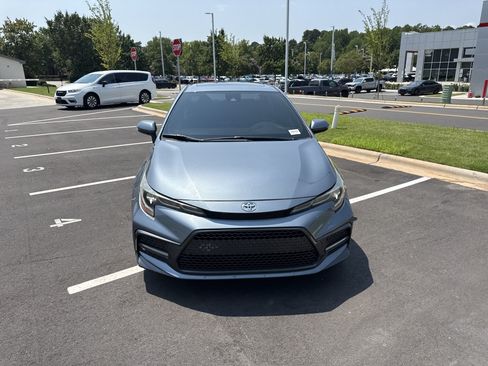 Used 2022 Toyota Corolla SE FWD image 3