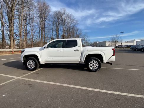 Certified 2025 Toyota Tacoma SR5 image 12