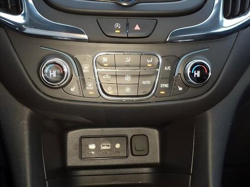 Used 2023 Chevrolet Equinox LT image 22