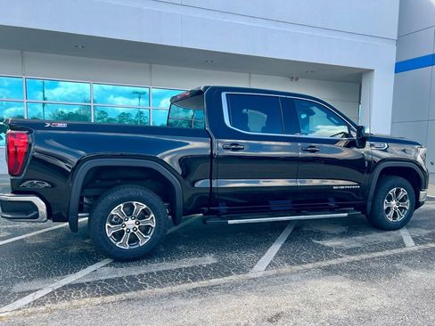 New 2026 GMC Sierra 1500 SLE image 4