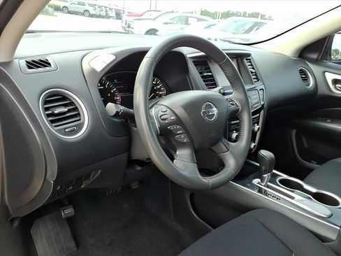Used 2018 Nissan Pathfinder SV FWD image 18