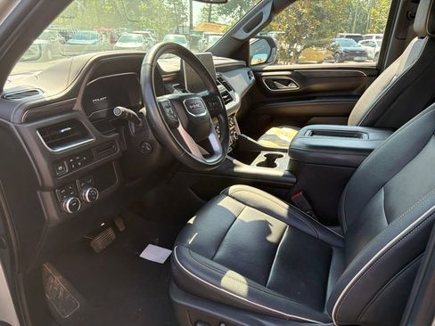 Used 2023 GMC Yukon XL SLT w/ SLT Luxury Package AWD/4WD image 7