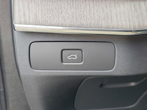 Certified 2023 Volvo XC90 B6 Ultimate w/ Protection Package Premier image 22