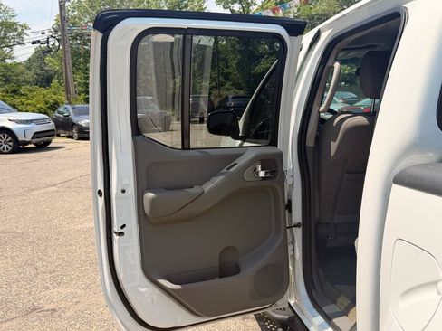 Used 2016 Nissan Frontier SV AWD/4WD image 19