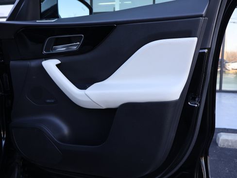 Used 2020 Jaguar F-PACE R-Sport image 26