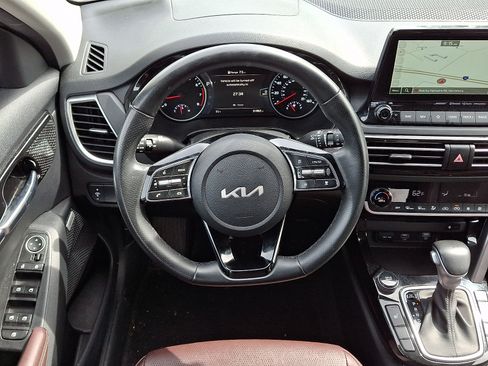Used 2023 Kia Seltos SX AWD/4WD image 11