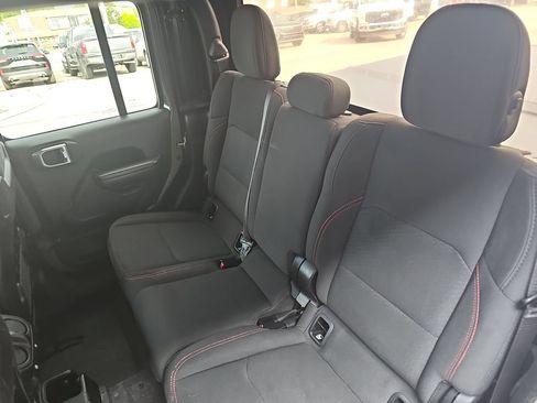 Used 2020 Jeep Gladiator Rubicon AWD/4WD image 13