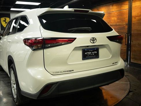 Used 2021 Toyota Highlander LE AWD/4WD image 6