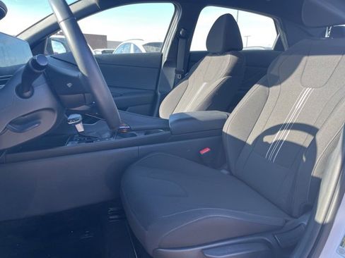 Used 2025 Hyundai Elantra SEL image 18