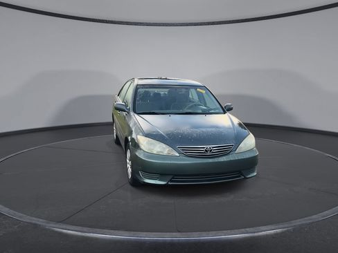 Used 2005 Toyota Camry LE w/ Fleet Convenience Pkg FWD image 3