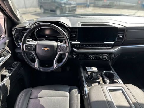 Used 2022 Chevrolet Silverado 1500 LTZ w/ Z71 Off-Road Package AWD/4WD image 6
