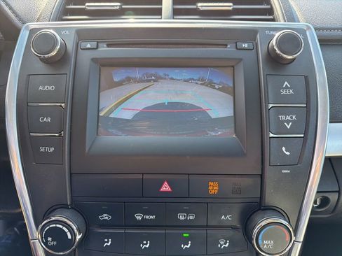 Used 2016 Toyota Camry SE w/ Moonroof Package image 16