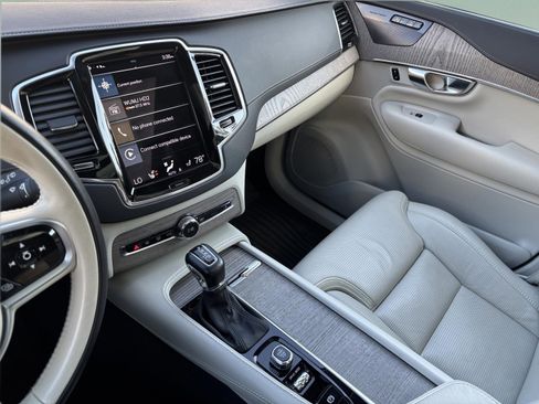 Used 2021 Volvo XC90 T6 Inscription w/ Advanced Package image 12