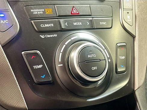 Used 2018 Hyundai Santa Fe AWD image 17