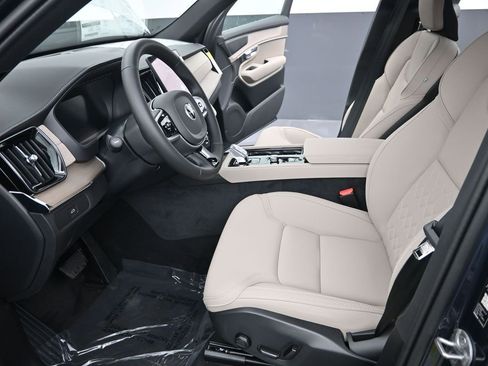 New 2026 Volvo XC90 B6 Plus w/ Protection Package Premier AWD/4WD image 13