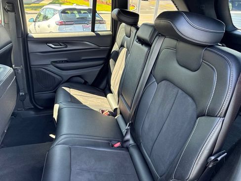 Used 2024 Jeep Grand Cherokee Altitude AWD/4WD image 25