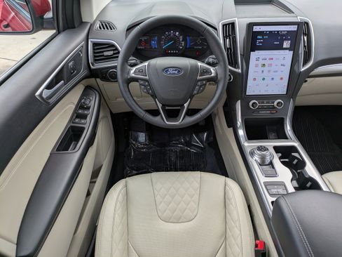 Used 2024 Ford Edge Titanium w/ Titanium Elite Package image 12