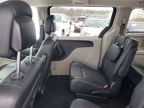 Used 2015 Chrysler Town & Country Touring-L w/ Driver Convenience Group image 8