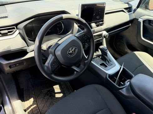 Used 2025 Toyota RAV4 LE AWD/4WD image 9