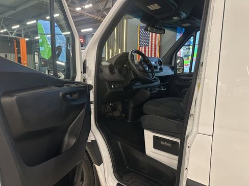Used 2021 Mercedes-Benz Sprinter 144 Cargo image 5