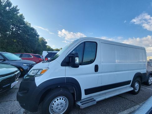 Used 2025 RAM ProMaster 2500 w/ U-Haul Equipment Group FWD image 2