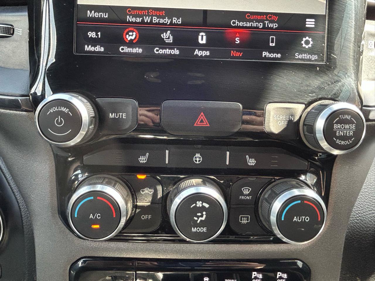Used 2020 RAM 1500 4x4 Crew Cab image 26