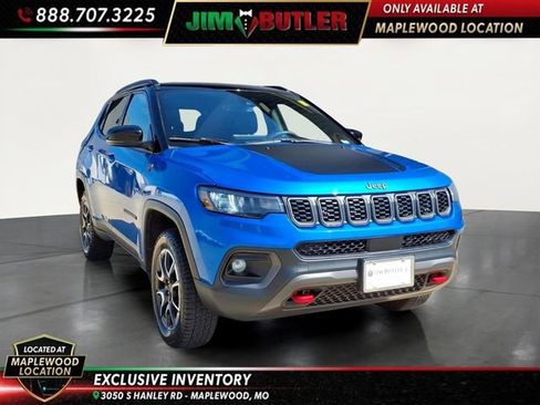 Used 2025 Jeep Compass Trailhawk AWD/4WD image 6