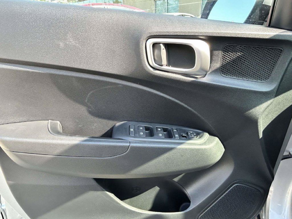 New 2026 Hyundai Venue SE FWD image 16