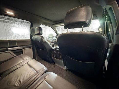 Used 2017 Ford F450 XLT w/ XLT Premium Package image 11