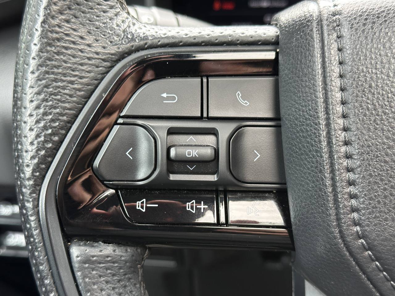Used 2024 Toyota Sequoia TRD Pro AWD/4WD image 48