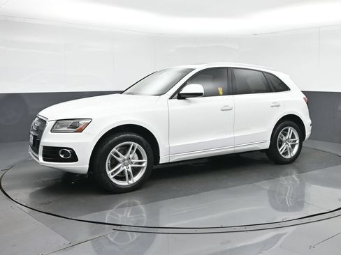 Used 2017 Audi Q5 2.0T Premium Plus w/ Technology Package AWD/4WD image 3