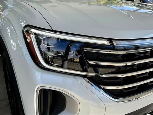 New 2026 Volkswagen Atlas SE w/ Black Wheel Package image 29