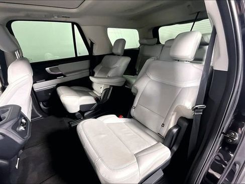 Used 2025 Ford Expedition Platinum w/ Driver's Package AWD/4WD image 26