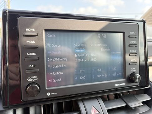 Used 2020 Toyota RAV4 XLE w/ Convenience Package FWD image 18