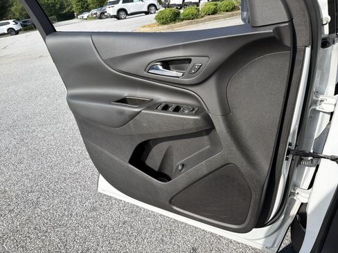 Used 2024 Chevrolet Equinox LT FWD image 16