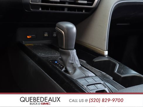 Used 2025 Toyota Camry SE w/ Convenience Package image 20