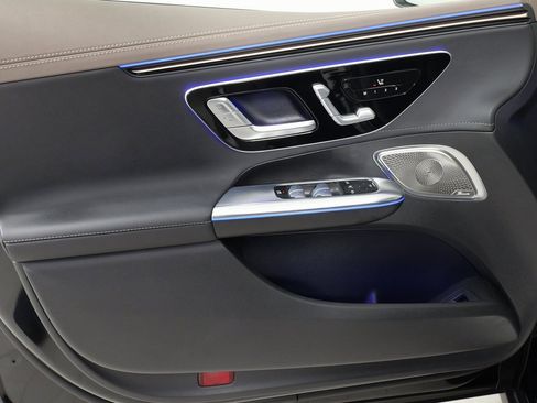 Used 2023 Mercedes-Benz EQE 500 4MATIC Sedan image 26