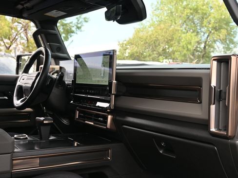 Used 2025 GMC Hummer EV 3X AWD/4WD image 25