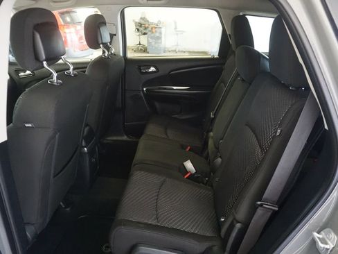 Used 2019 Dodge Journey SE FWD image 18