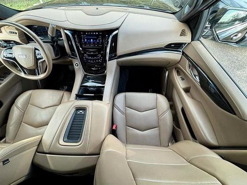 Used 2020 Cadillac Escalade ESV Platinum image 12