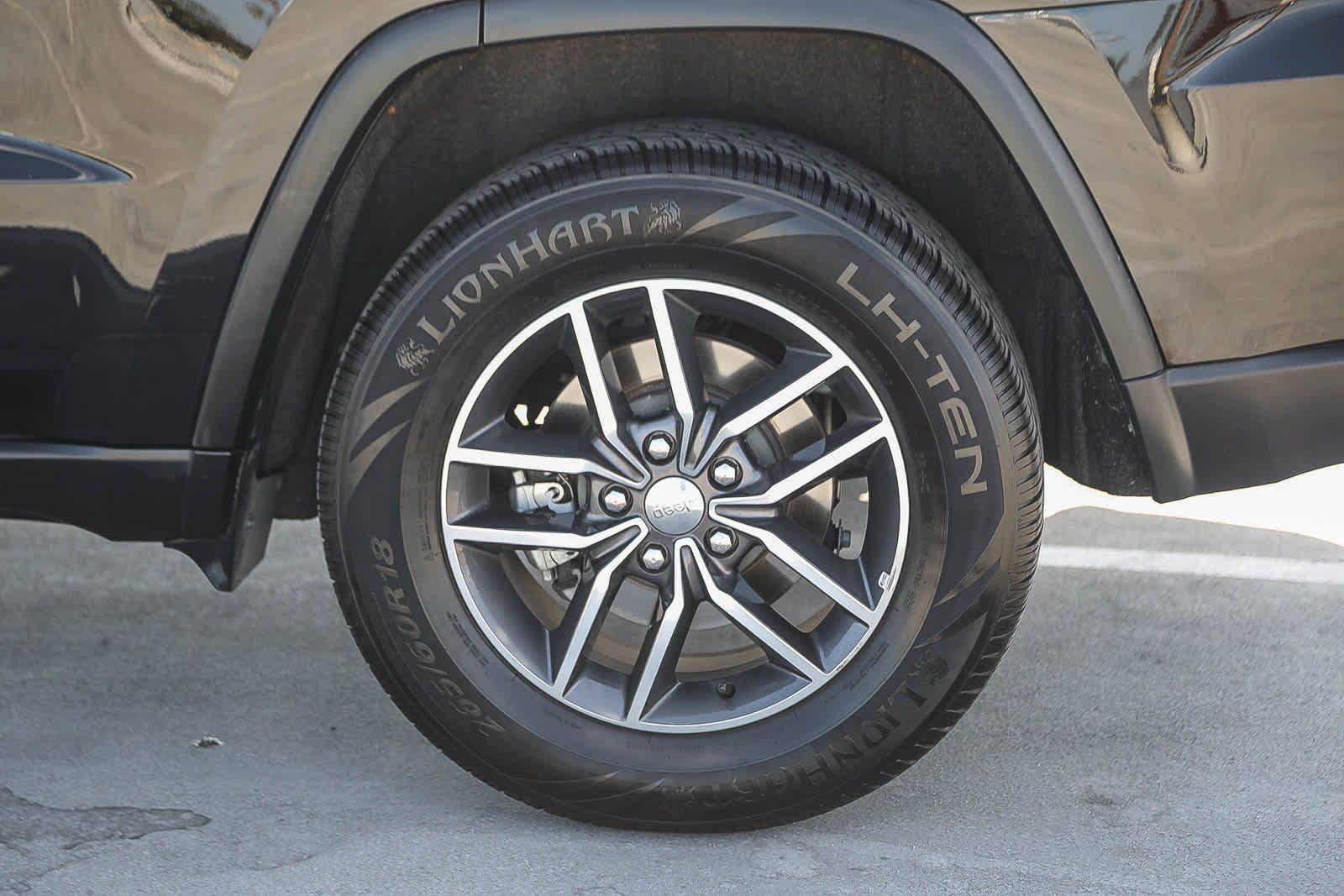 Used 2018 Jeep Grand Cherokee Laredo RWD image 11